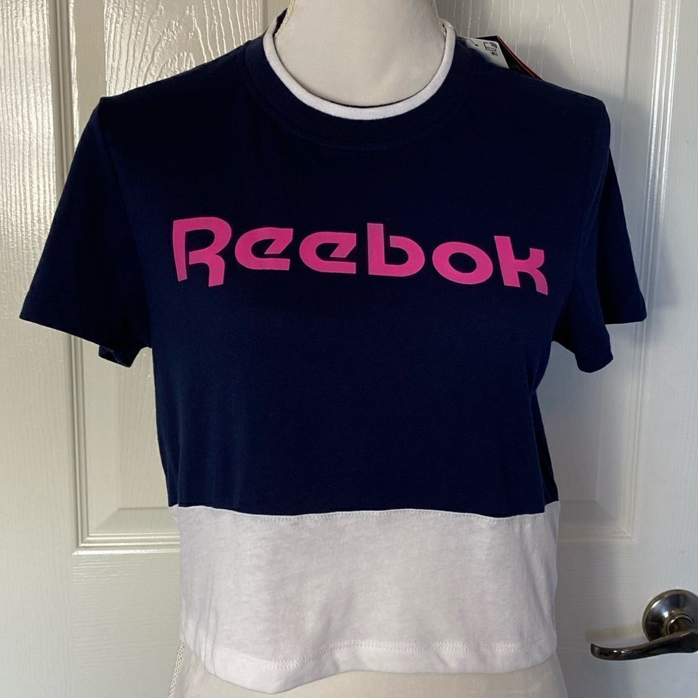 Reebok Women's Training Essentials Linear Logo Short Sleeve Crop Top